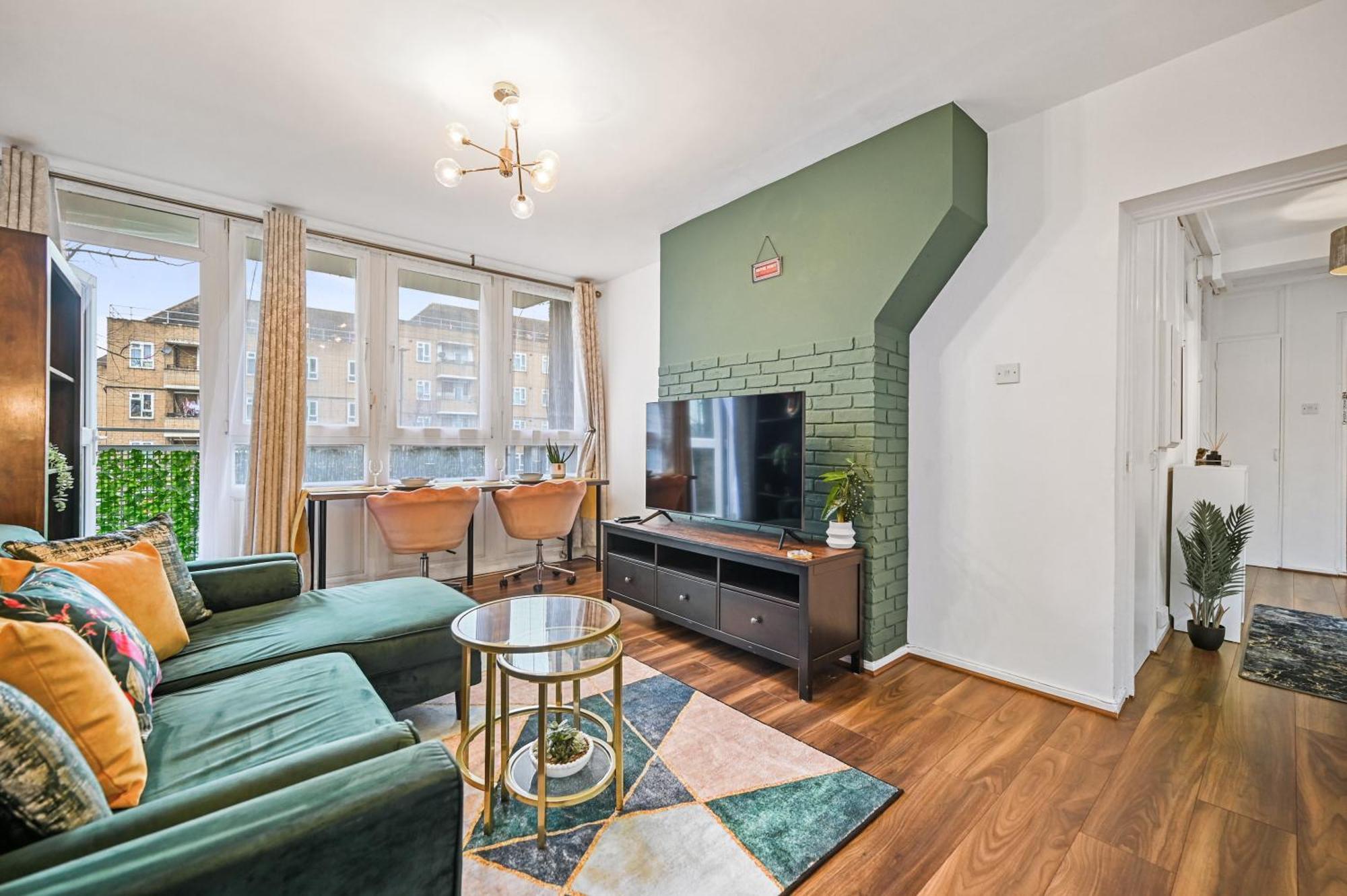 Chic 2-bed Flat With Workspace, Balcony, Parking Appartamento Londra
