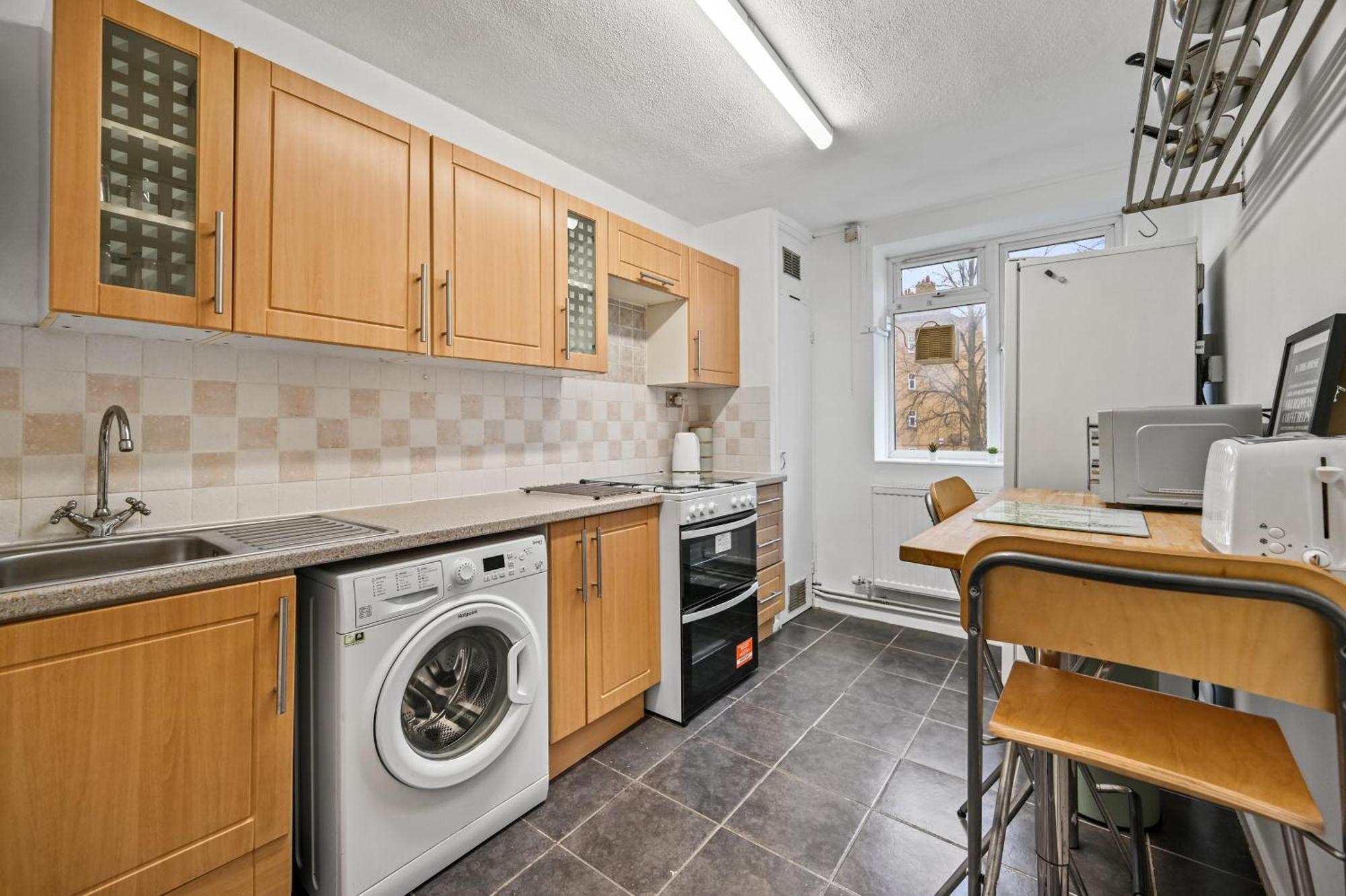 Chic 2-bed Flat With Workspace, Balcony, Parking * Londra
