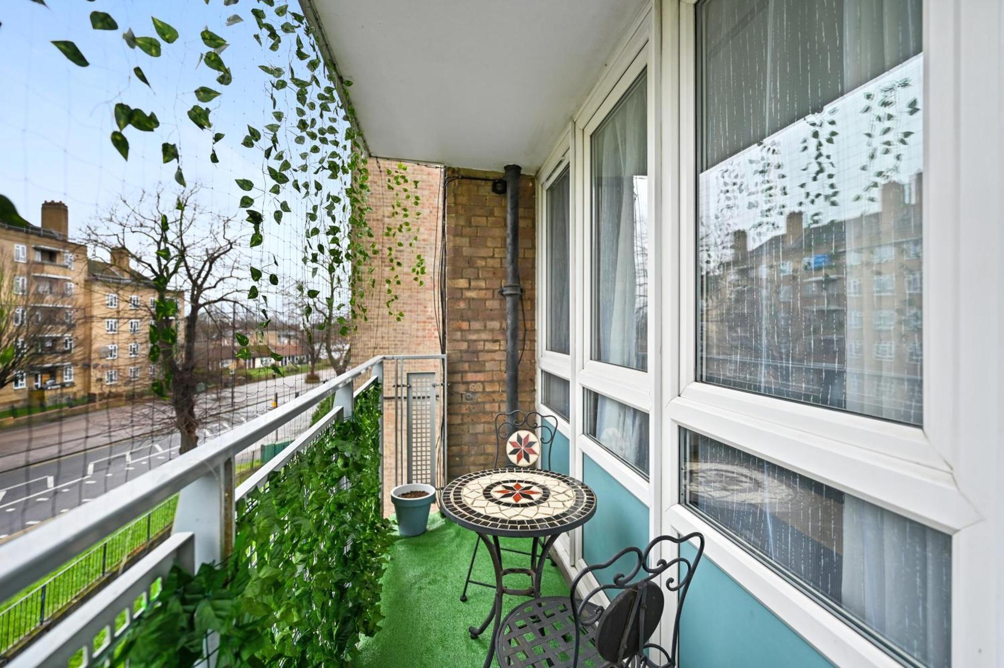 Appartamento Chic 2-bed Flat With Workspace, Balcony, Parking *