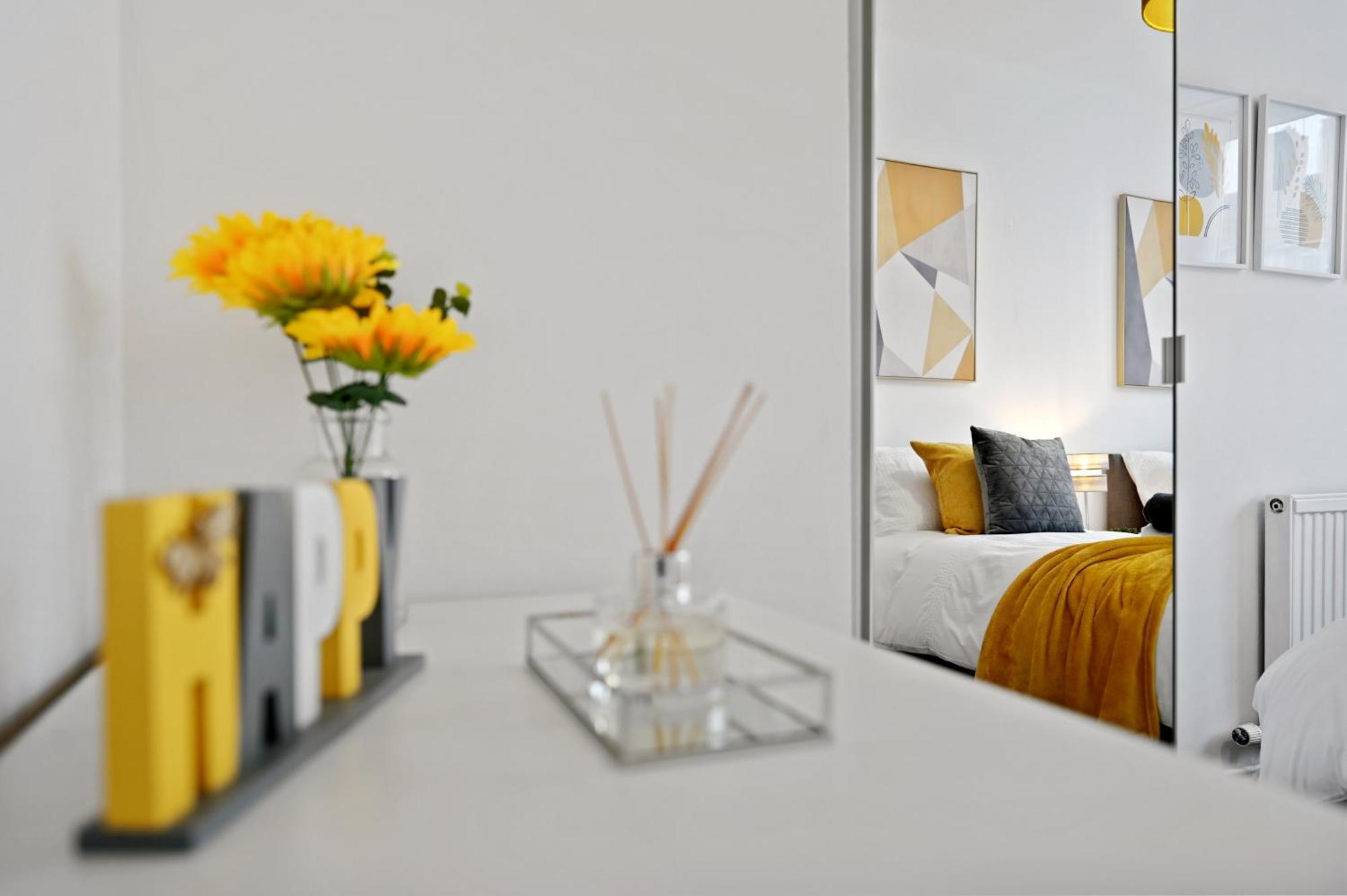 Chic 2-bed Flat With Workspace, Balcony, Parking Appartamento Londra