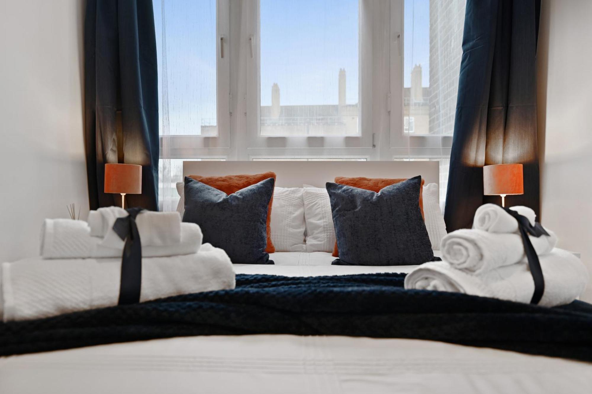 Chic 2-bed Flat With Workspace, Balcony, Parking * Londra