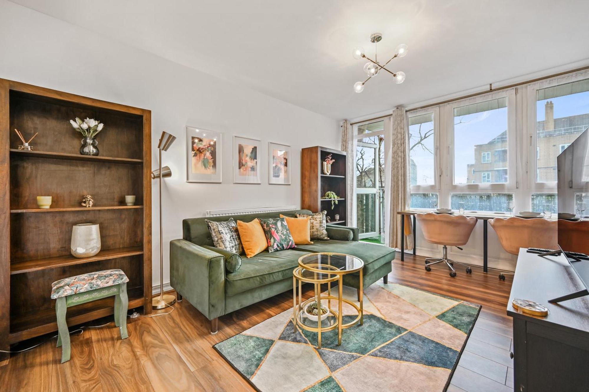 Appartamento Chic 2-bed Flat With Workspace, Balcony, Parking *